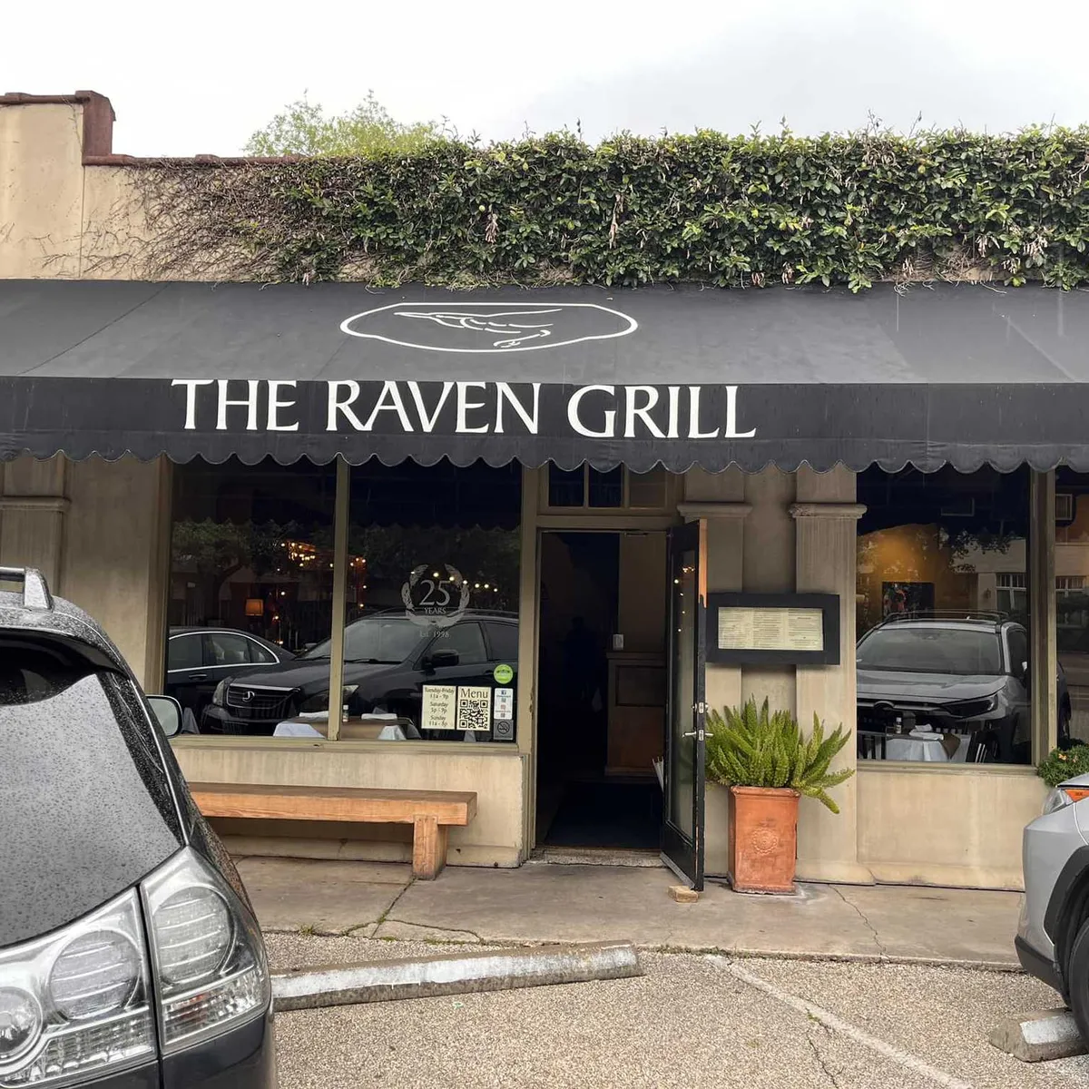 Houston’s Raven Grill Closing After 28 Years Near Rice University