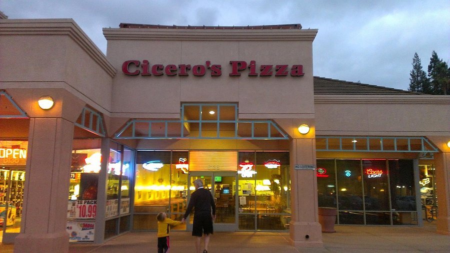 Cicero Country Pizza’s Red Garlic Wings and Signature Sicilian Pie Keep This CNY Classic Alive