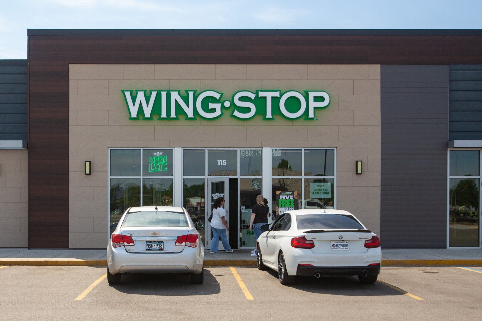 Fargo’s New Wingstop Is Drawing Huge Crowds—and the Chicken Wings Live Up to the Hype